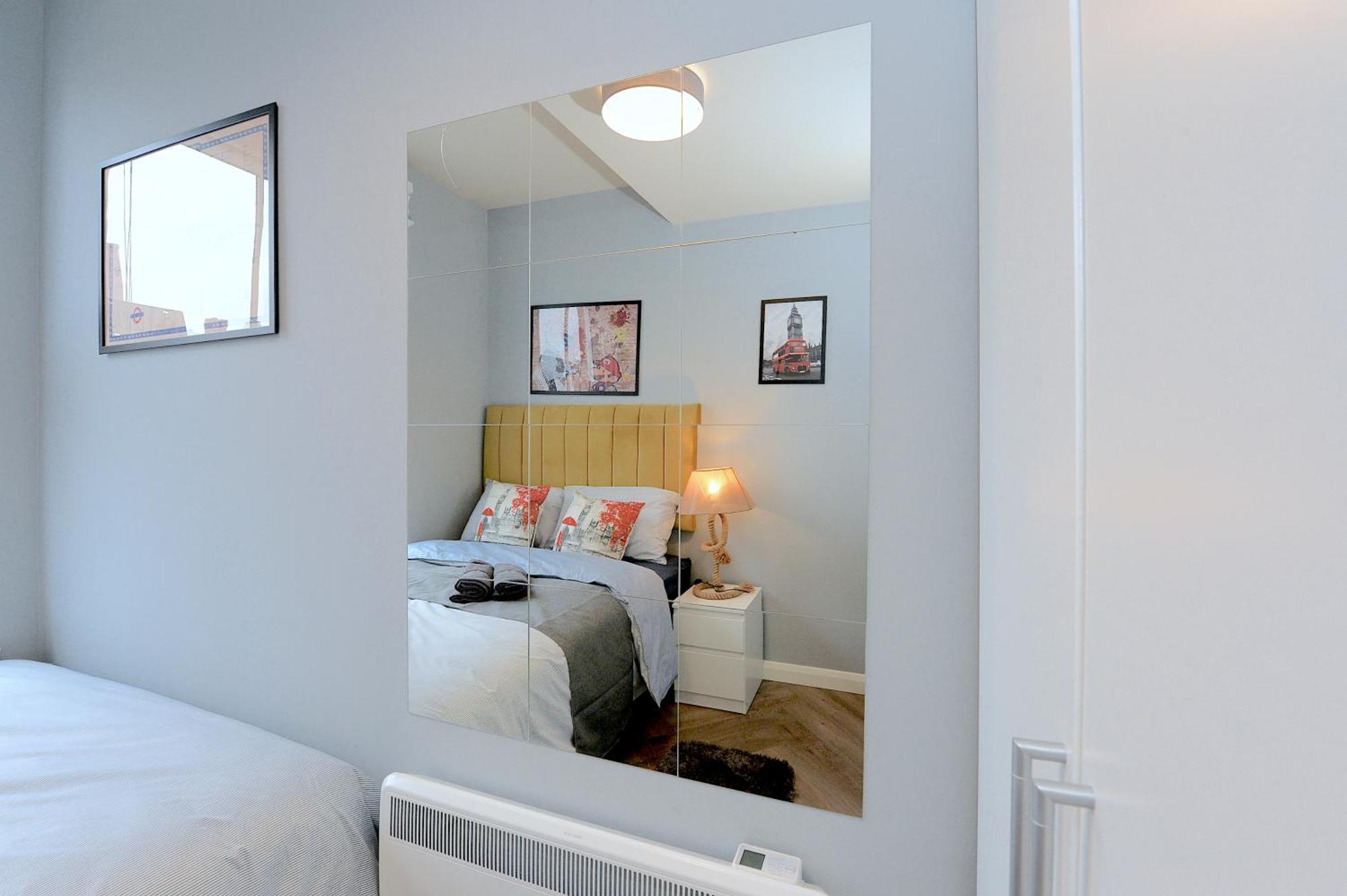 2 Bed Terraced Flat Piccadilly Line Apartment Londra Exterior foto