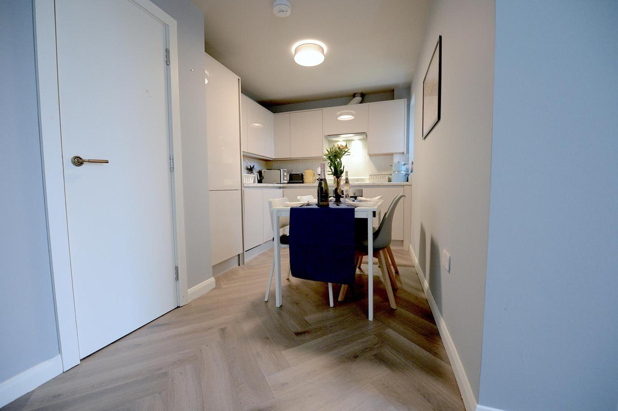 2 Bed Terraced Flat Piccadilly Line Apartment Londra Exterior foto