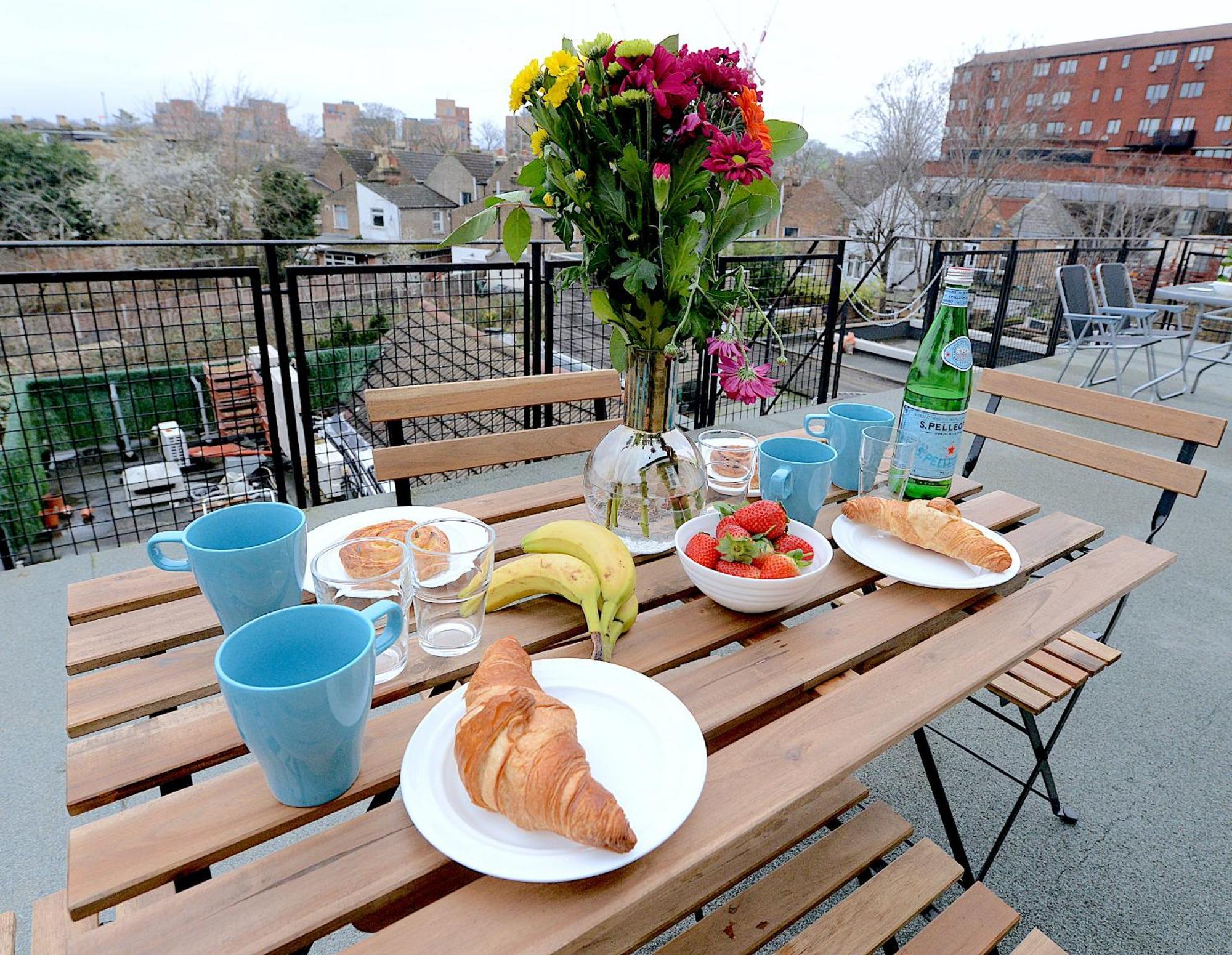 2 Bed Terraced Flat Piccadilly Line Apartment Londra Exterior foto