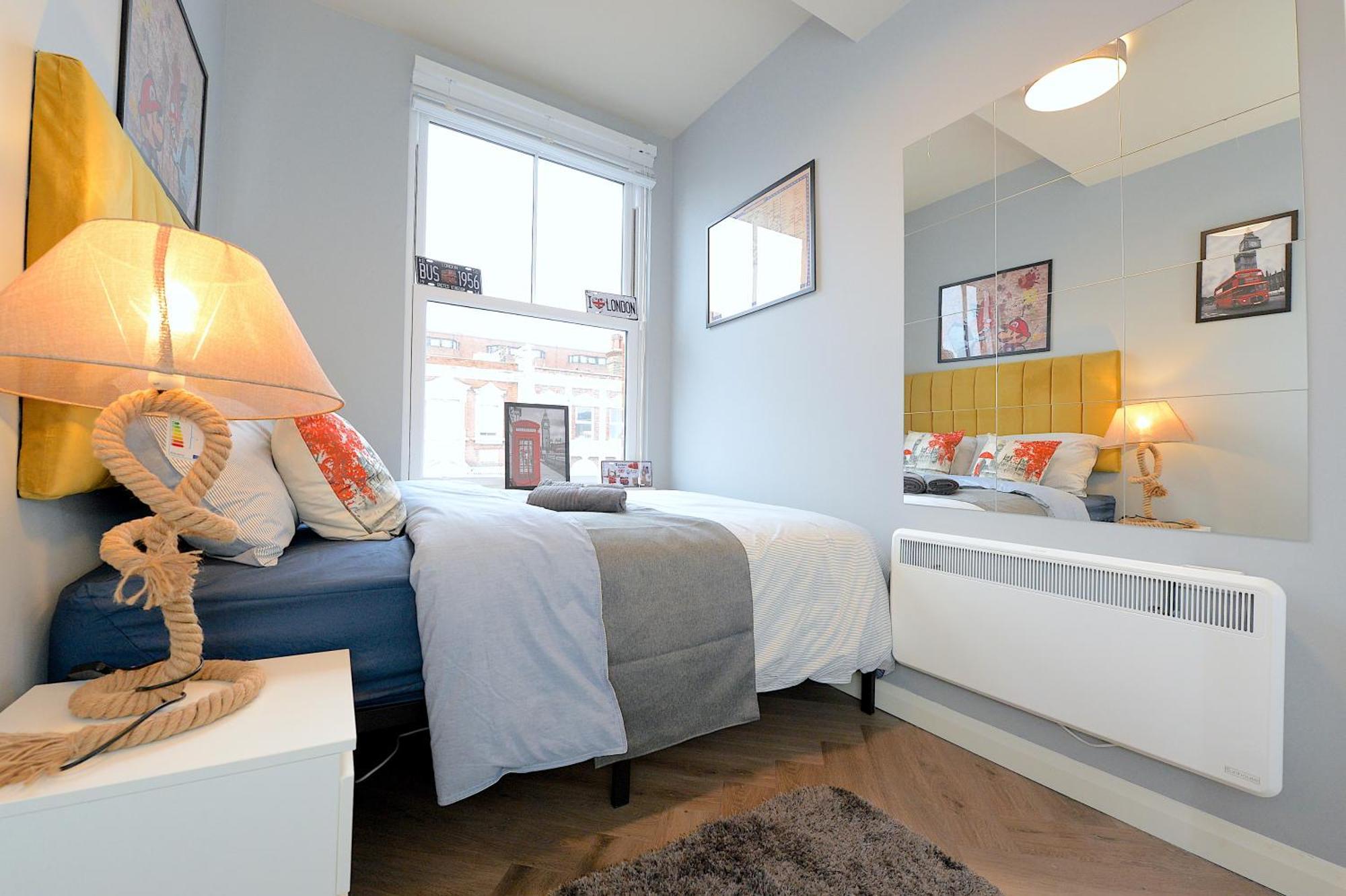 2 Bed Terraced Flat Piccadilly Line Apartment Londra Exterior foto