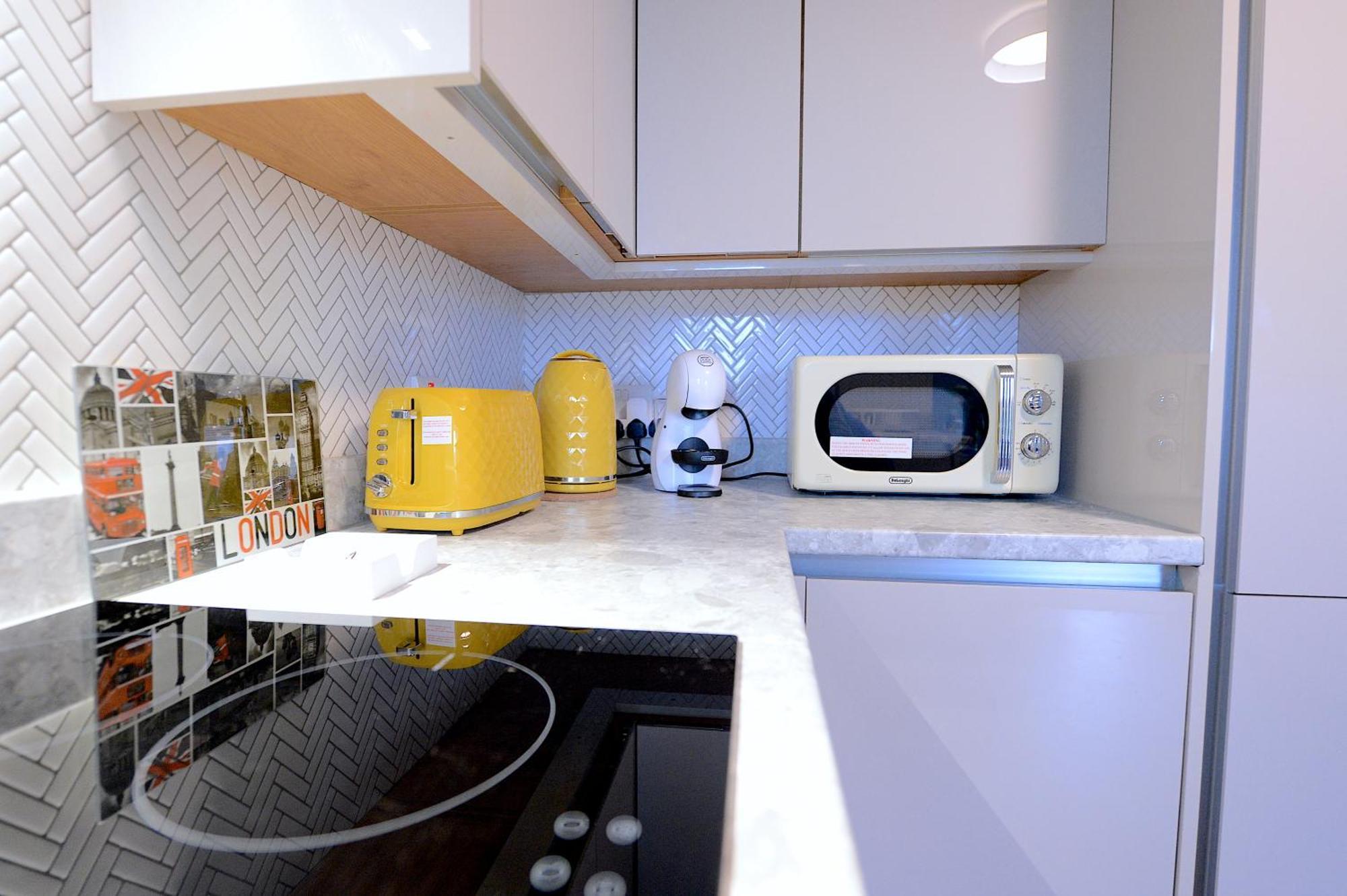 2 Bed Terraced Flat Piccadilly Line Apartment Londra Exterior foto
