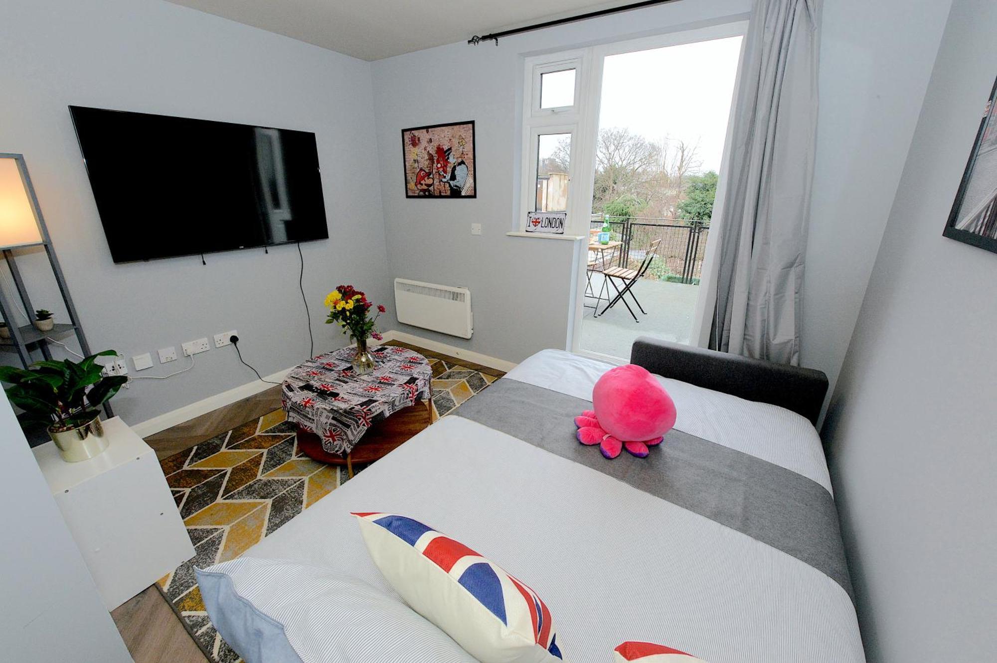 2 Bed Terraced Flat Piccadilly Line Apartment Londra Exterior foto