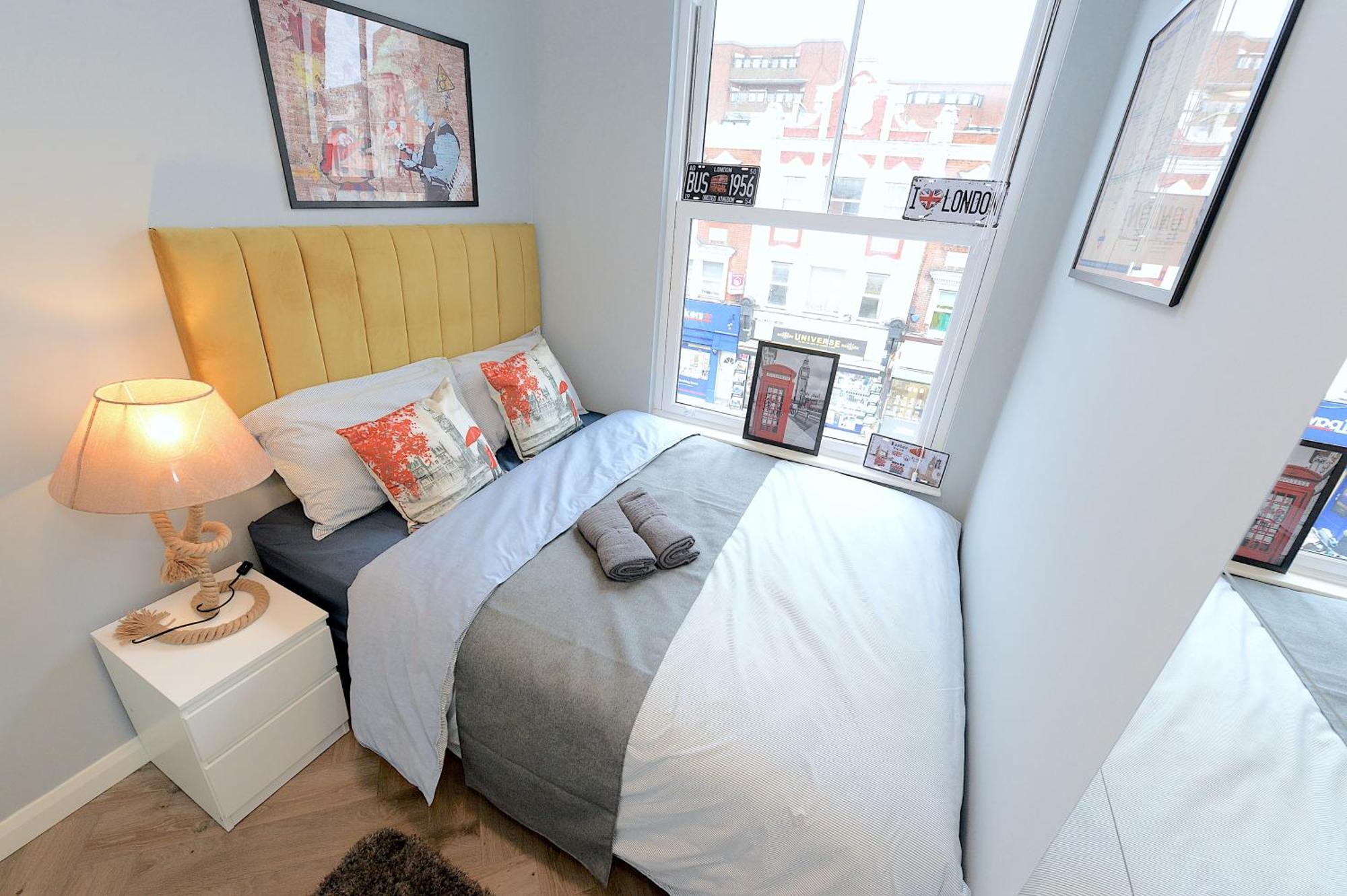 2 Bed Terraced Flat Piccadilly Line Apartment Londra Exterior foto