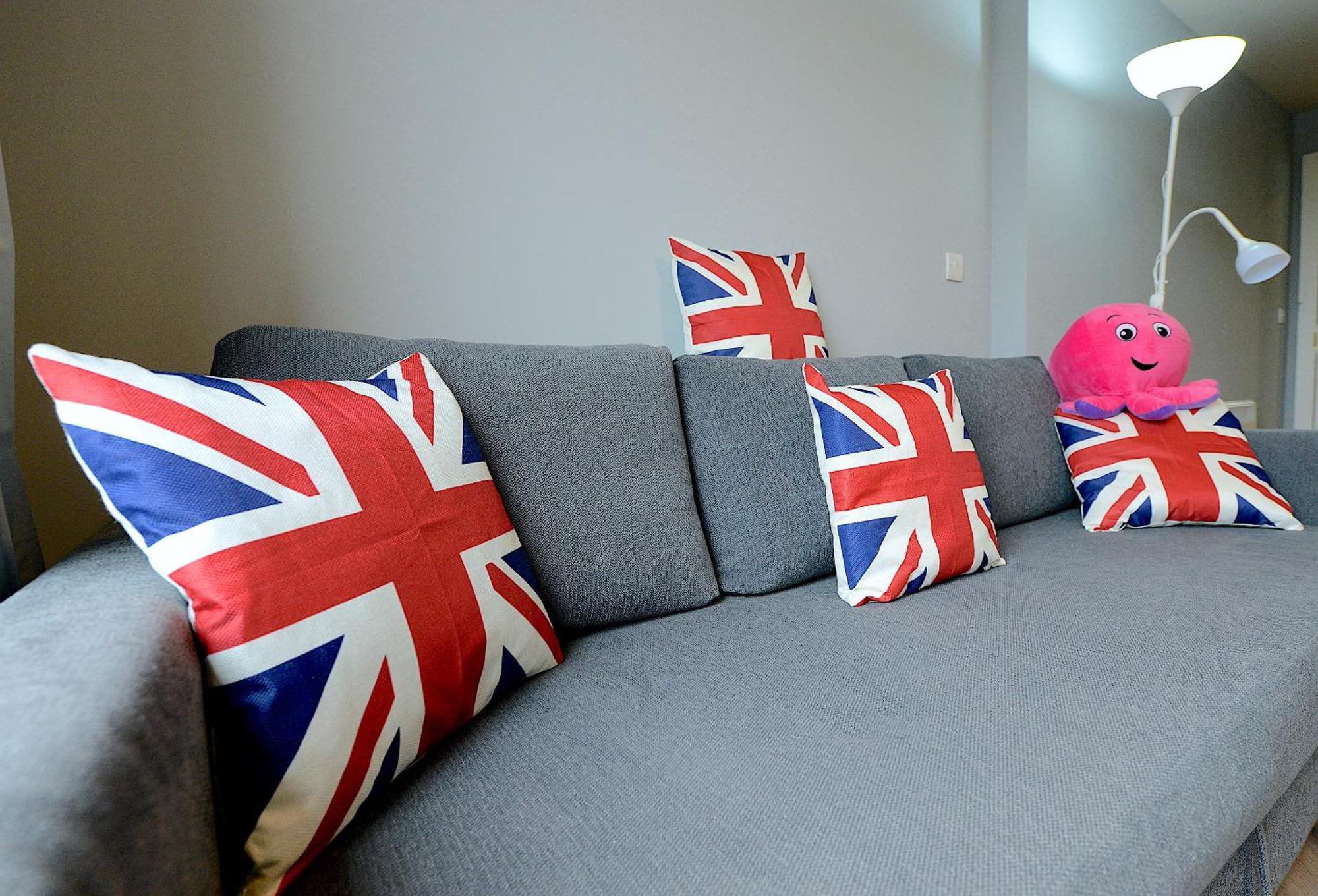 2 Bed Terraced Flat Piccadilly Line Apartment Londra Exterior foto