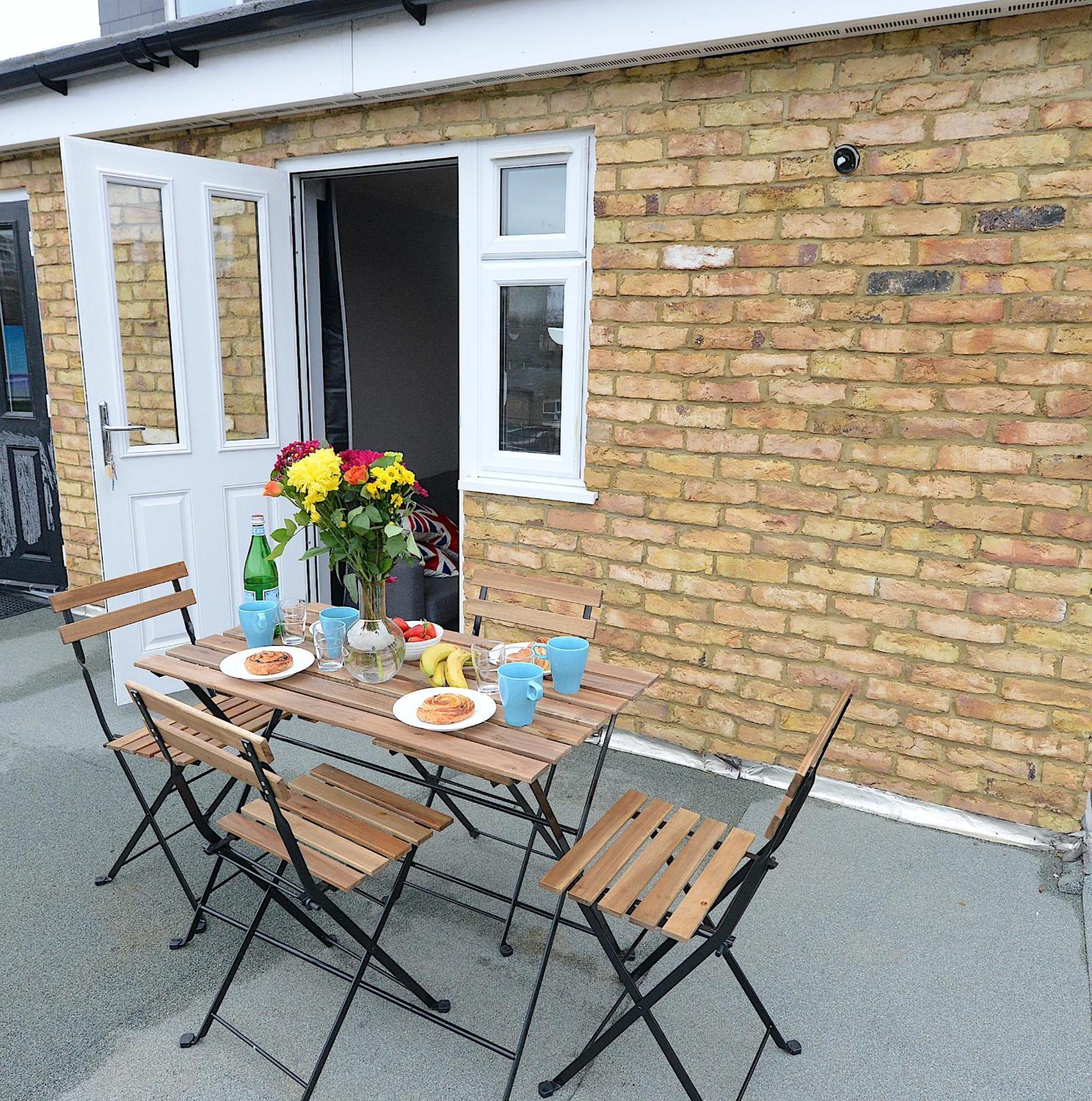2 Bed Terraced Flat Piccadilly Line Apartment Londra Exterior foto